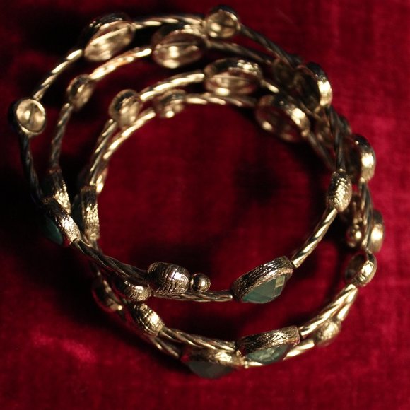 [UNKNOWN] Coil Bracelet with Green "Gems" - Picture 5 of 15